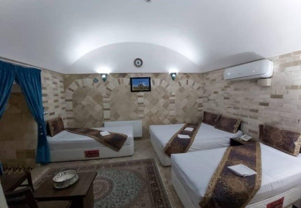 اتاق سه تخته هتل سنتی فیروزه یزد